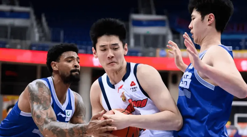 开云注册网址-王洪泽生涯新高！8投7中狂砍22+8+4+2，攻防一体统治内线