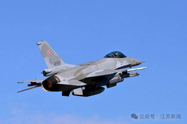 开云下载-美国驻秘鲁大使：秘鲁采购的F-16战机2029年交付；秘鲁总统称推迟购买，两名部长因此辞职，秘鲁及美国官员：推迟购买危及秘鲁国家安全